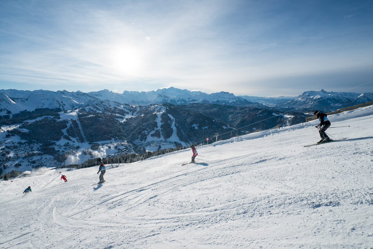 Group ski lessons for teenagers and adults