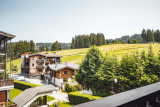 hotel-alpina-vue-ete-balcon-chambre-classique-alpina-summer-2023-low-corentincroisonnier-248-6399