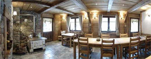 Chambre d'hôte Chez La Fine - Les Gets - salle à manger avec ancien fourneau à bois