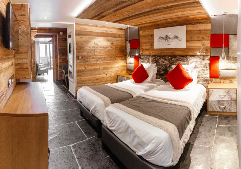 hotel-alpina-chambre-suite-5personnes-alpina-summer-2023-low-corentincroisonnier-273-6382