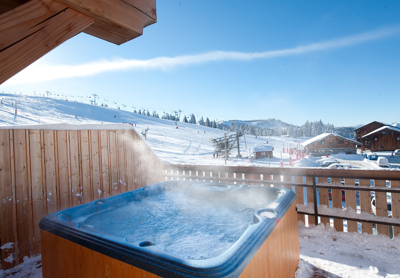 room5-hottub-02-36904