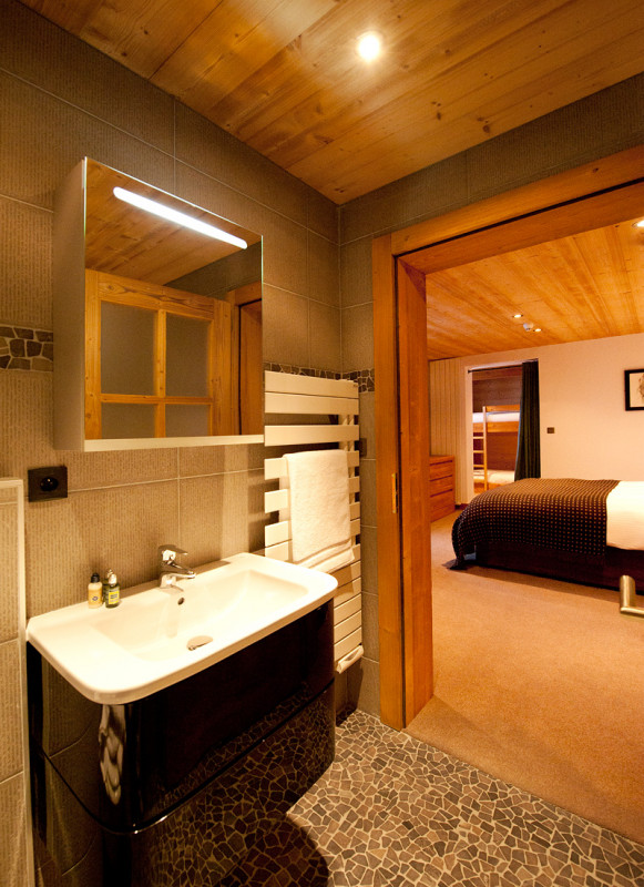 room6-bath-36905