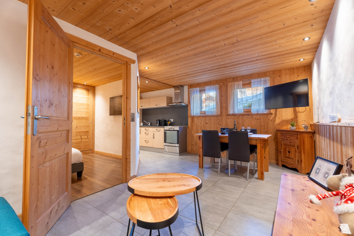 02-virolet-cosy-fenetre-19382362-location-appartement-chalet-Les-Gets