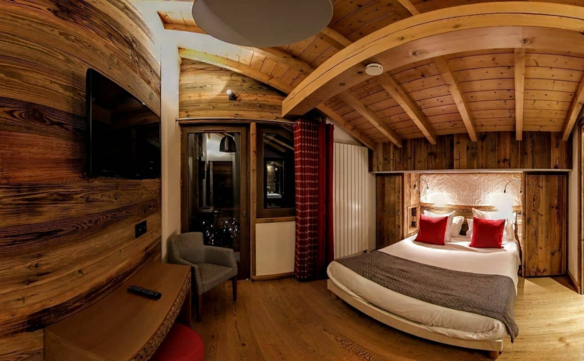 Room 192758-525156