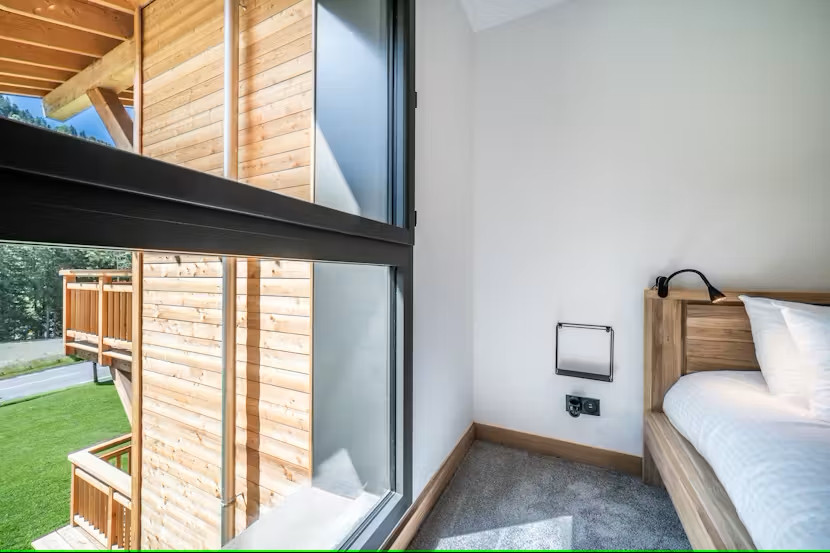 2023-06-elouera-23-chambre1-location-chalet-appartement-les-gets-14327346