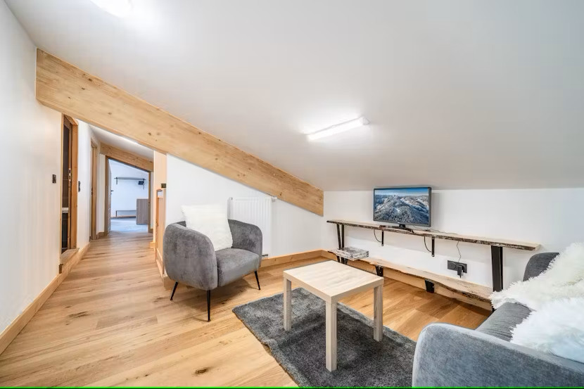 2023-06-elouera-27-salontv-location-chalet-appartement-les-gets-14327350