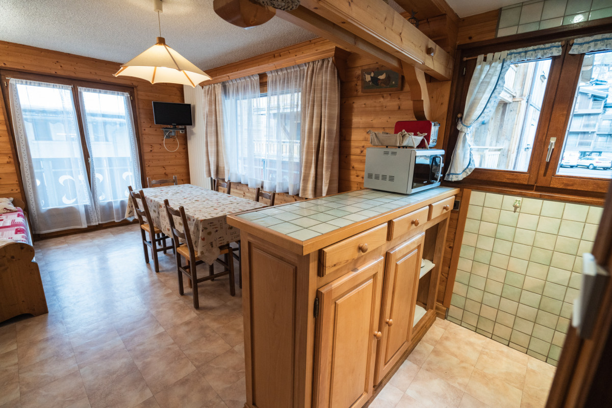 Intérieur chaleureux du salon de l'appartement 5 personnes Les Gets