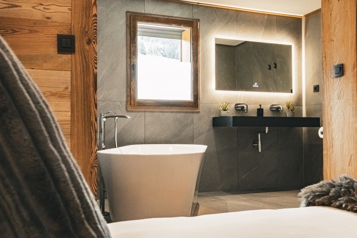 40-teka-adret-chambre-lit-double-en-suite-baignoire-appartement-chalet-Les-Gets