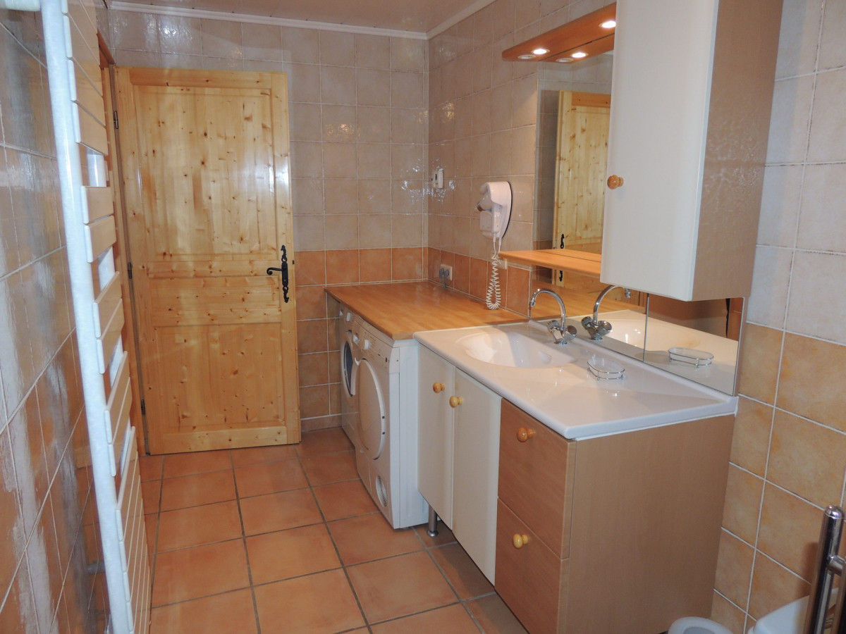 _lv_images__lot_0000000002_14_19358142