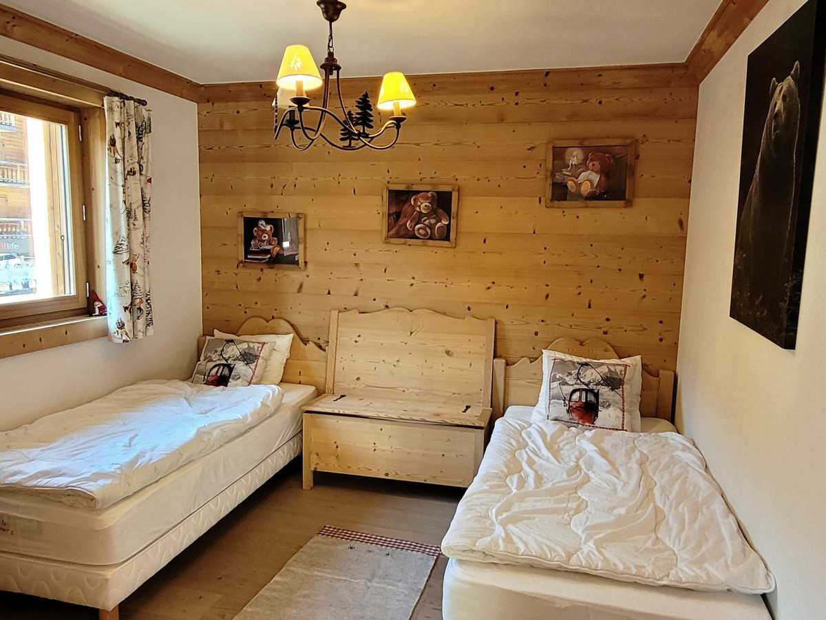 _lv_images__lot_0000000003_09_18040525