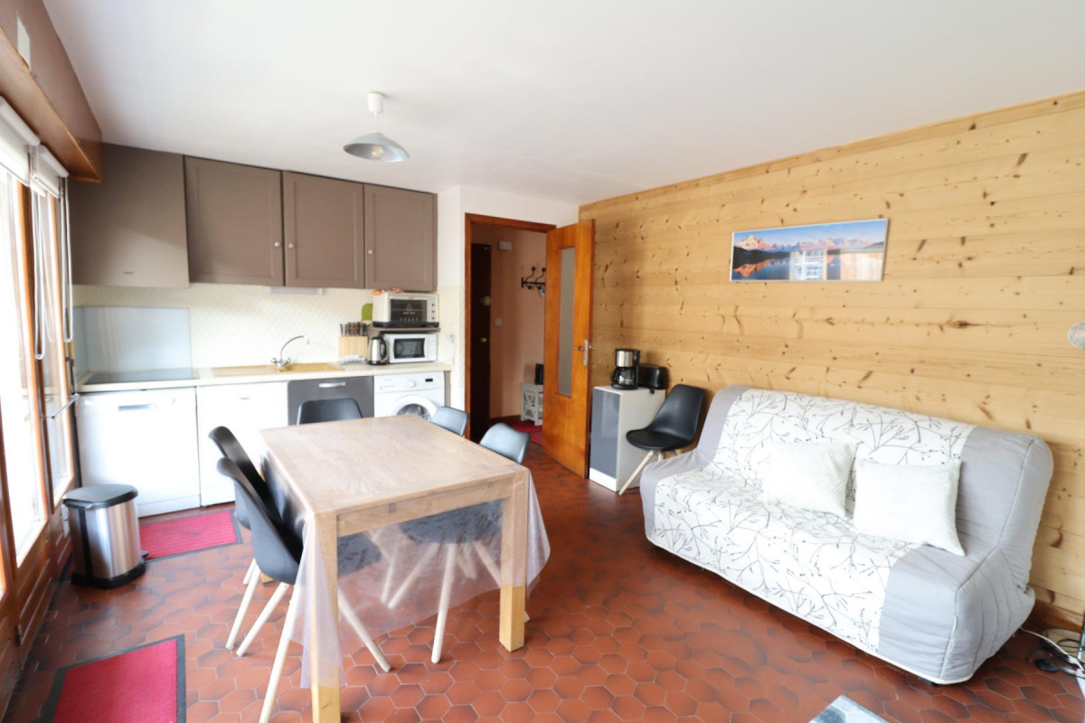 _lv_images__lot_0000000018_02_18920885