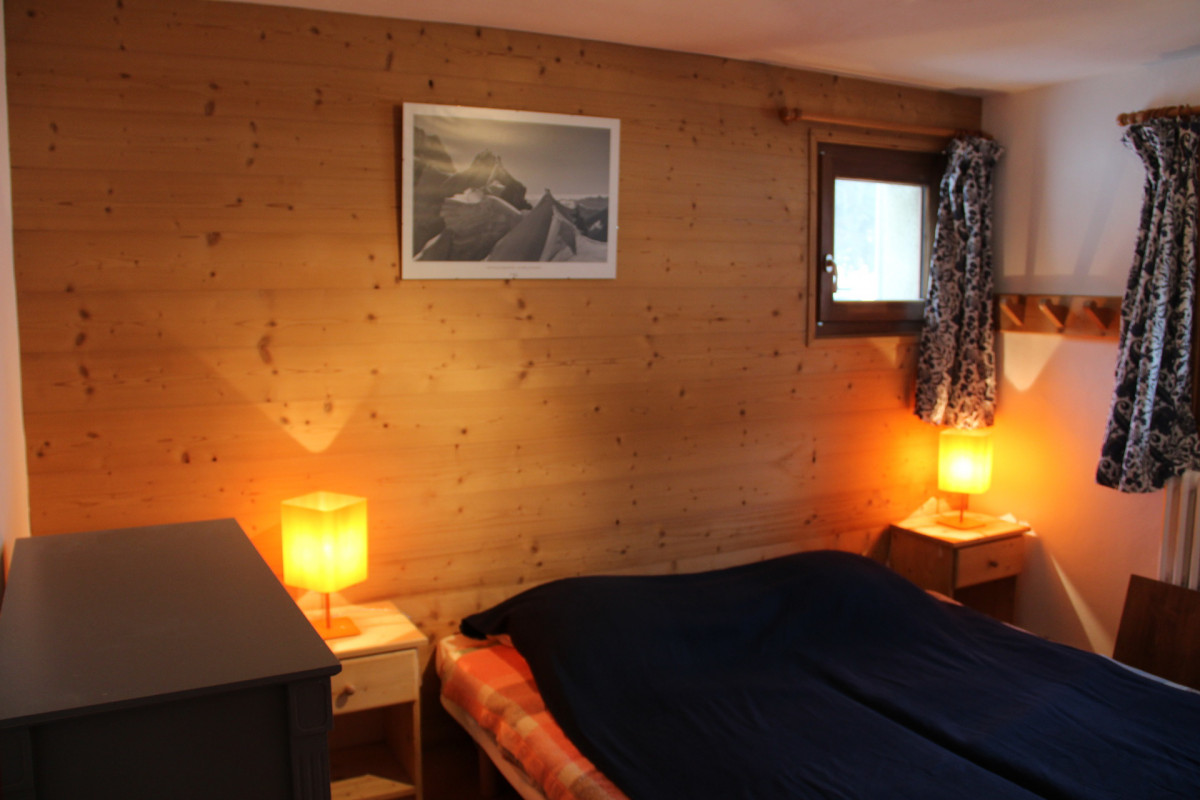 _lv_images__lot_0000000018_04_20437528