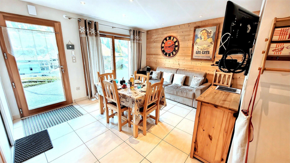 _lv_images__lot_0000000046_05_18927252