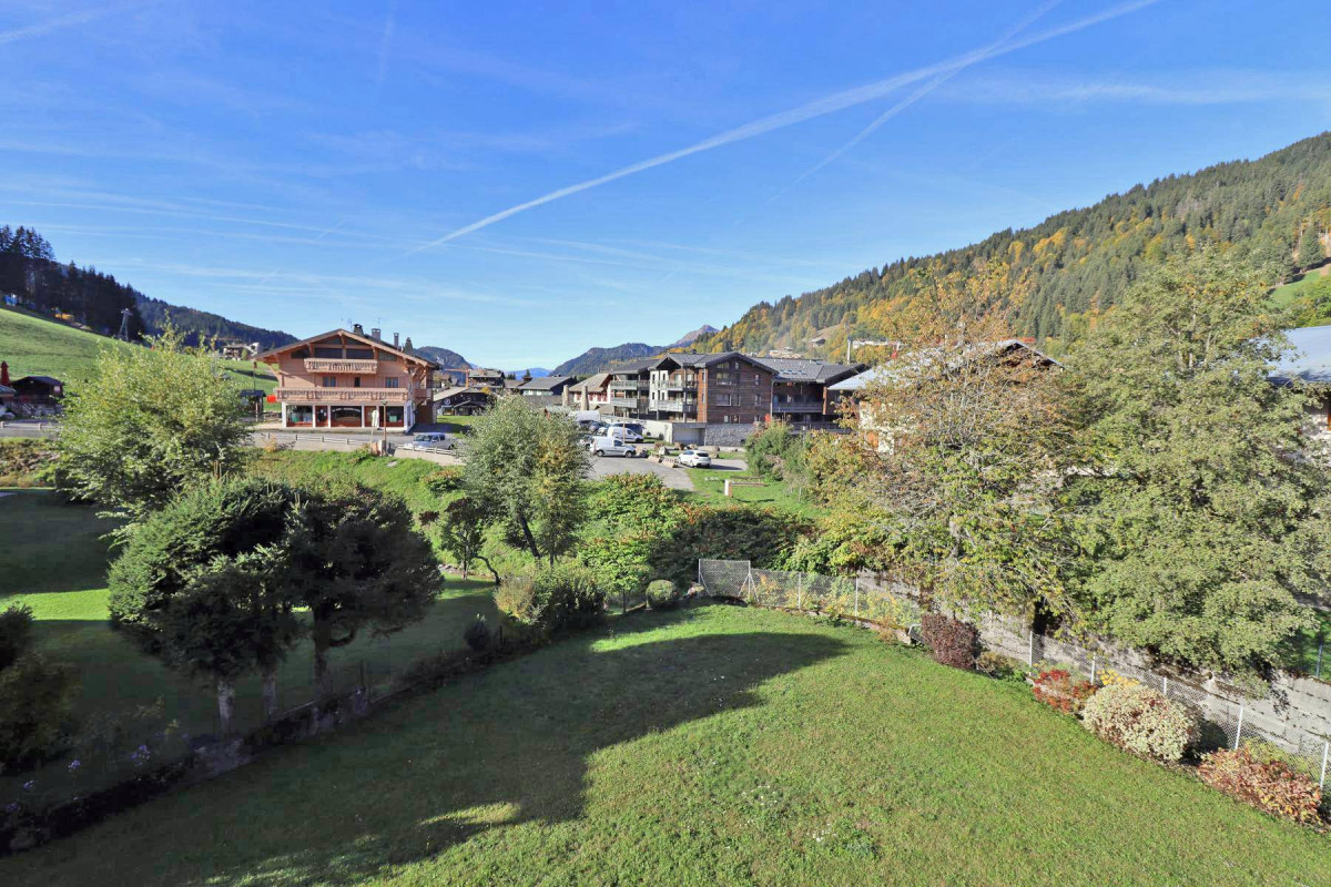 _lv_images__lot_0000000050_09_18487343