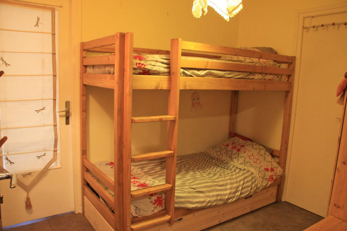 _lv_images__lot_0000000053_04_19363082