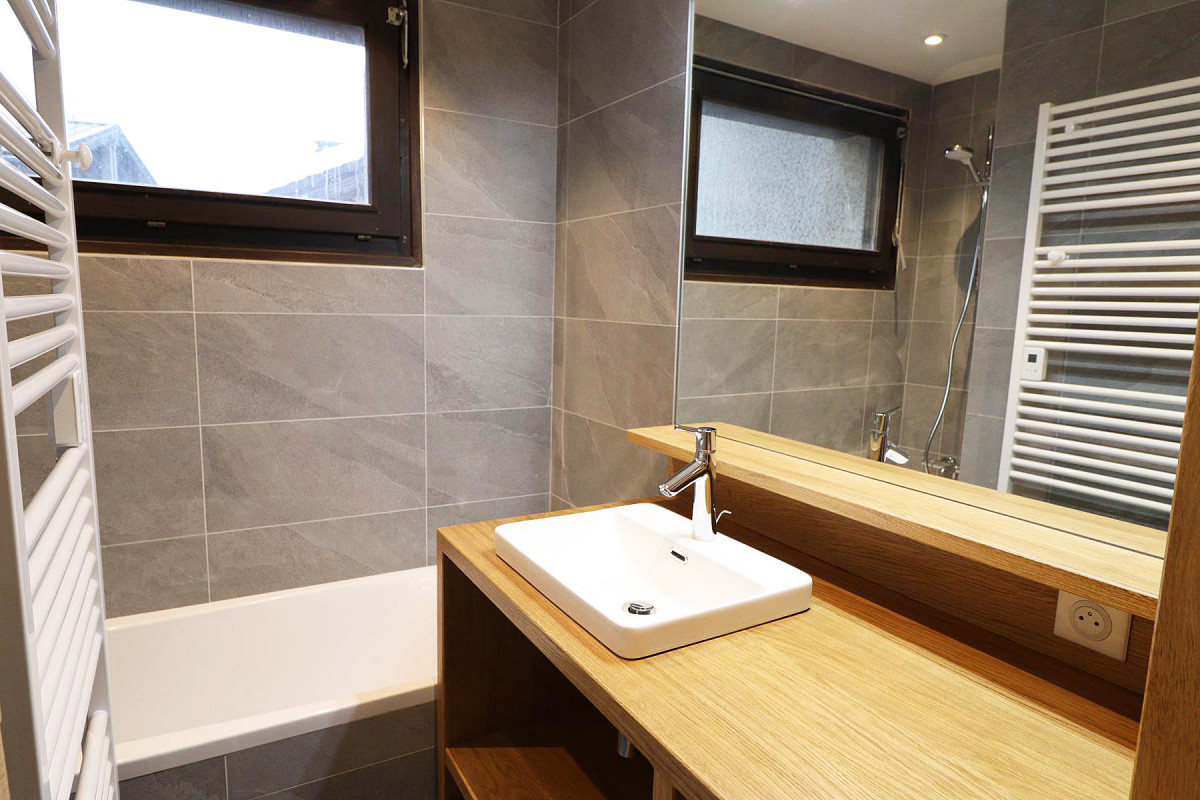 _lv_images__lot_0000000055_08_18486956