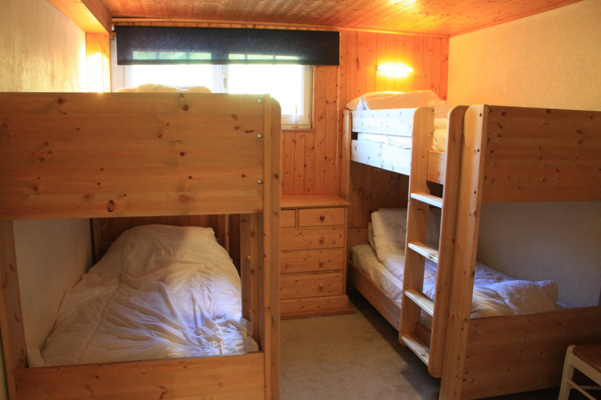 _lv_images__lot_0000000058_11_19220243