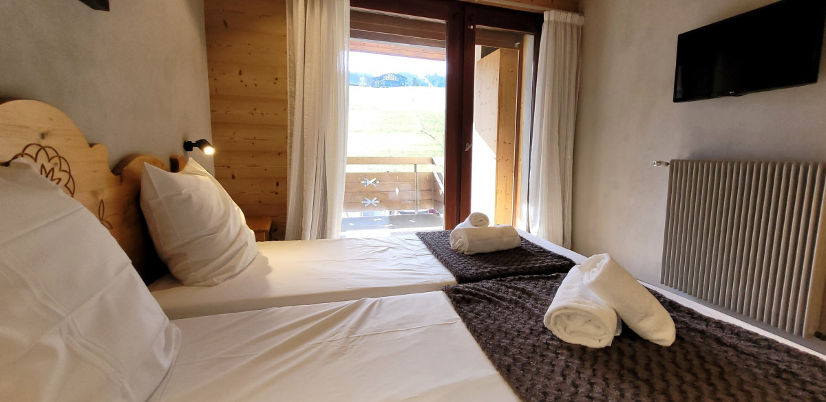 _lv_images__lot_0000000064_07_18483123