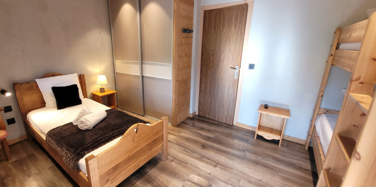 _lv_images__lot_0000000064_10_18483126