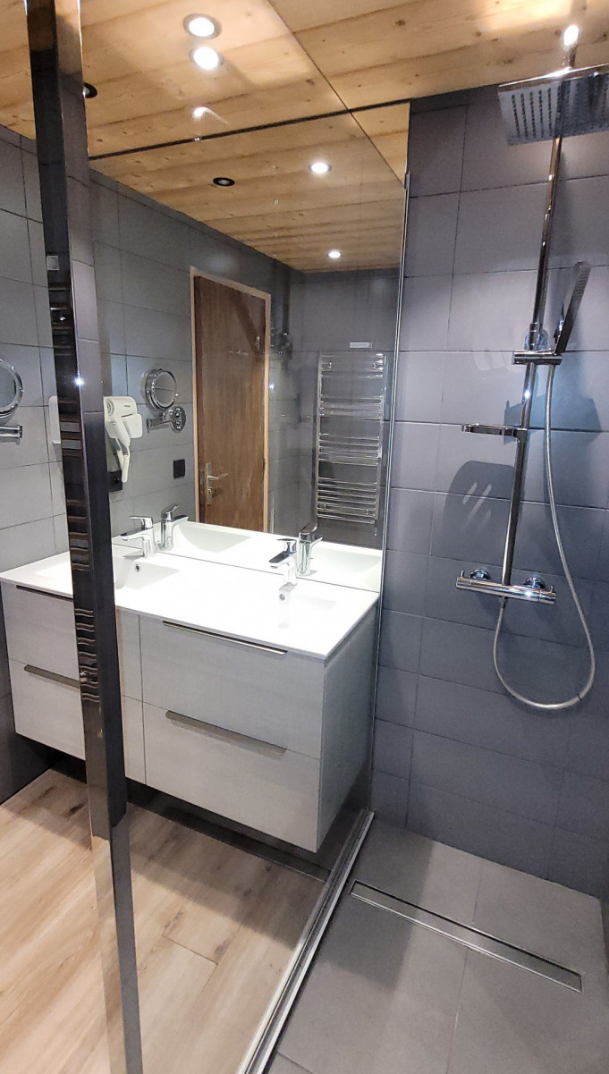 _lv_images__lot_0000000064_11_19367895