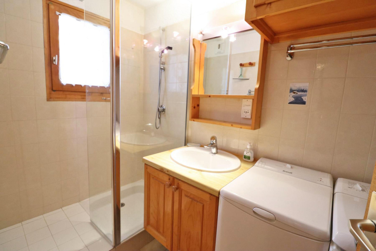 _lv_images__lot_0000000070_08_18478229