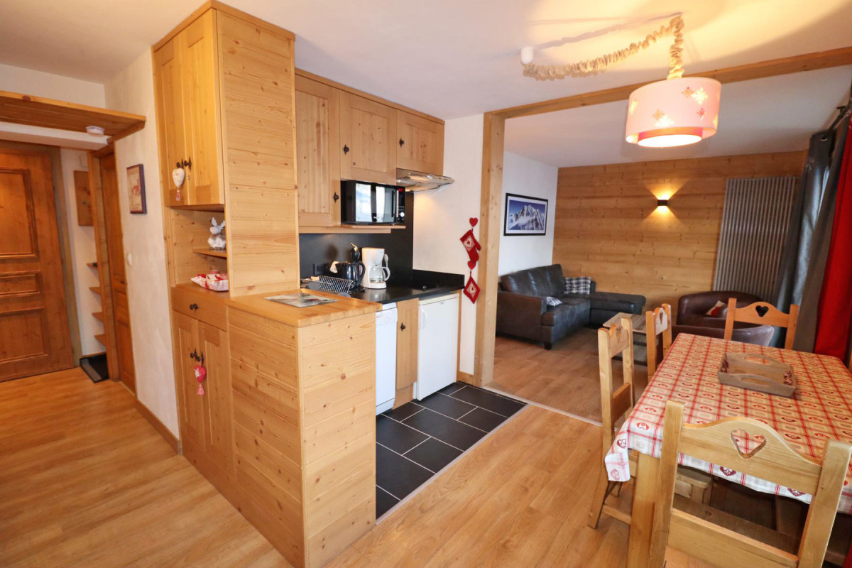 _lv_images__lot_0000000071_02_18044065 _lv_images__lot_0000000071_02_18044065