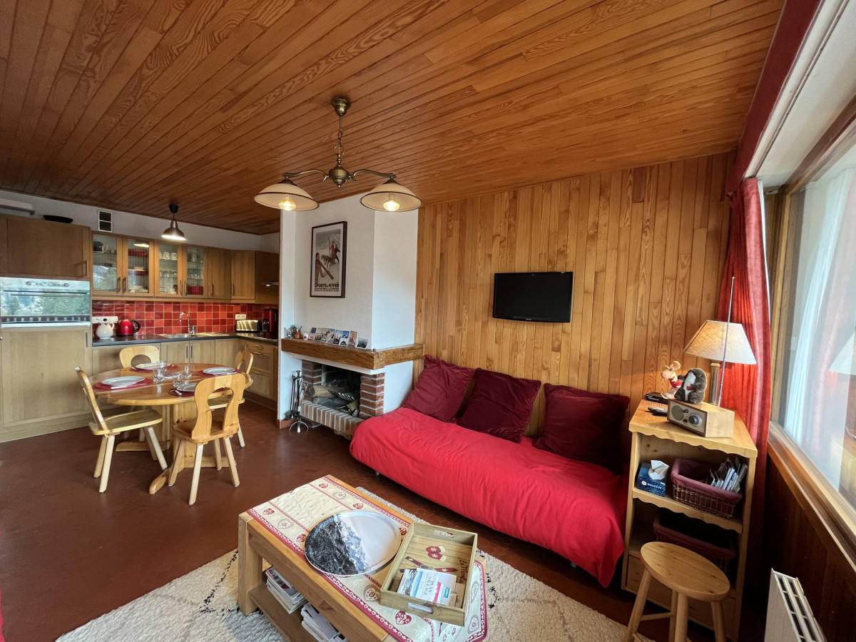 _lv_images__lot_0000000077_01_17977899