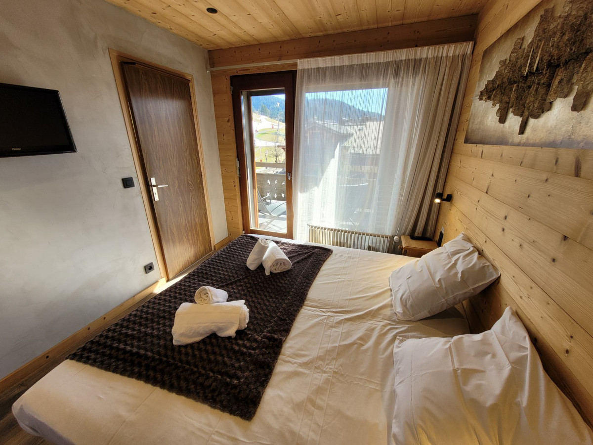 _lv_images__lot_0000000077_06_19359572