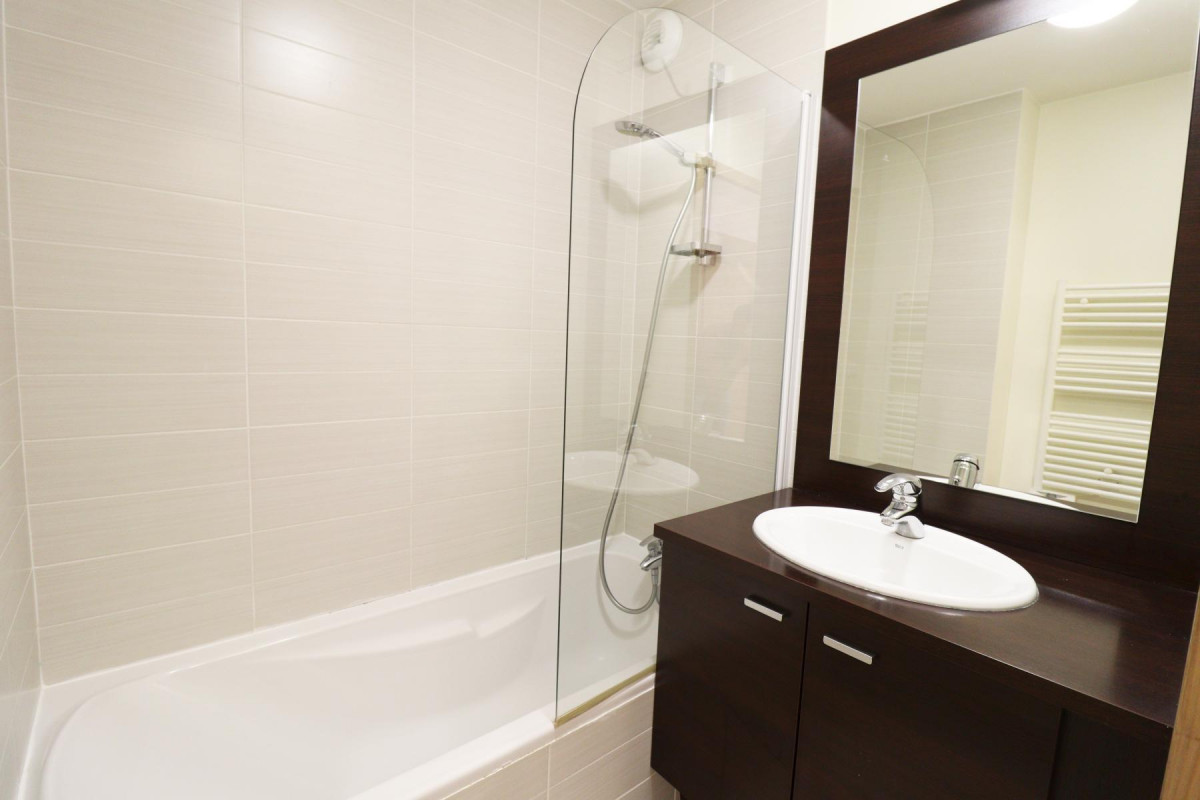 _lv_images__lot_0000000077_08_18044045 _lv_images__lot_0000000077_08_18044045