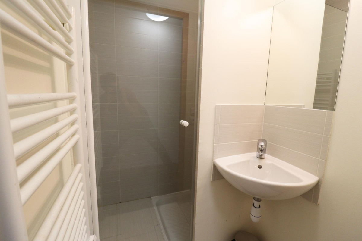 _lv_images__lot_0000000077_09_19362694