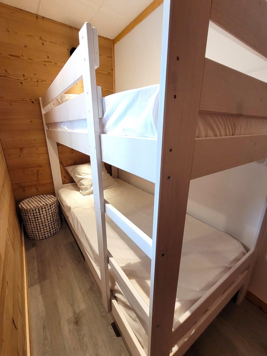 _lv_images__lot_0000000082_09_18784178