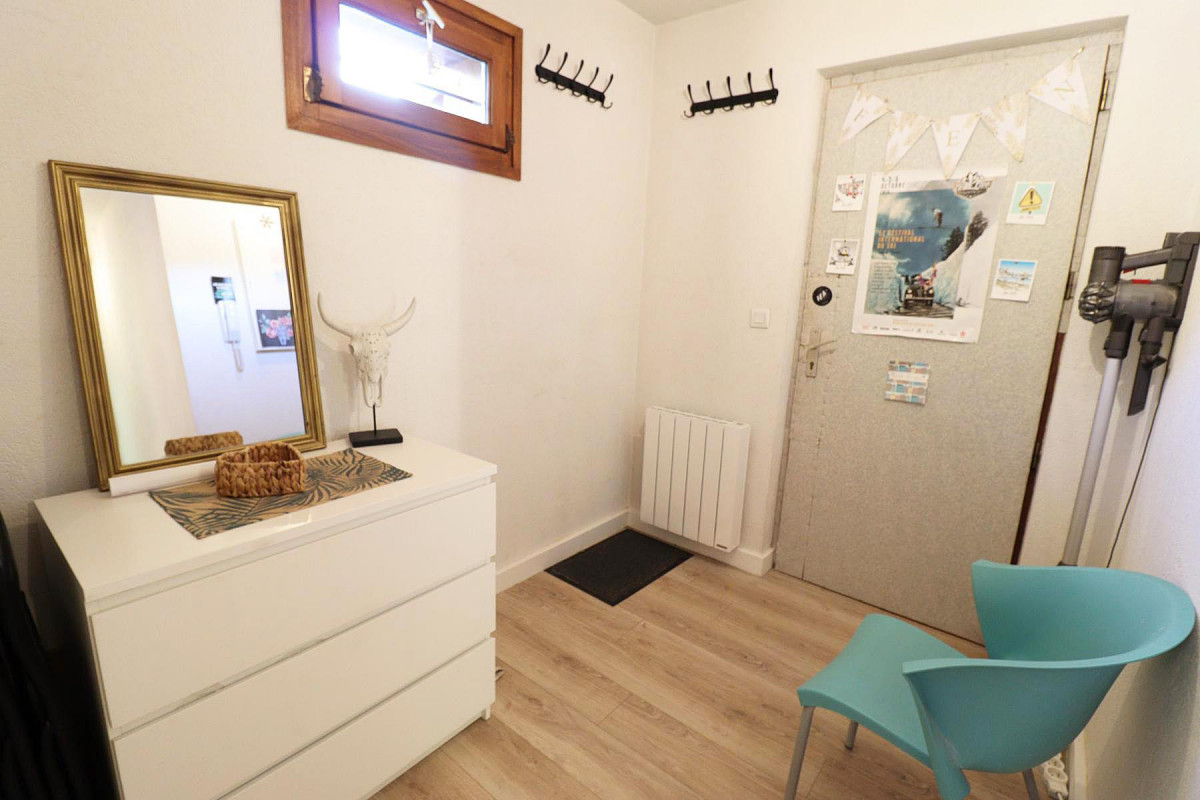 _lv_images__lot_0000000084_02_19363043