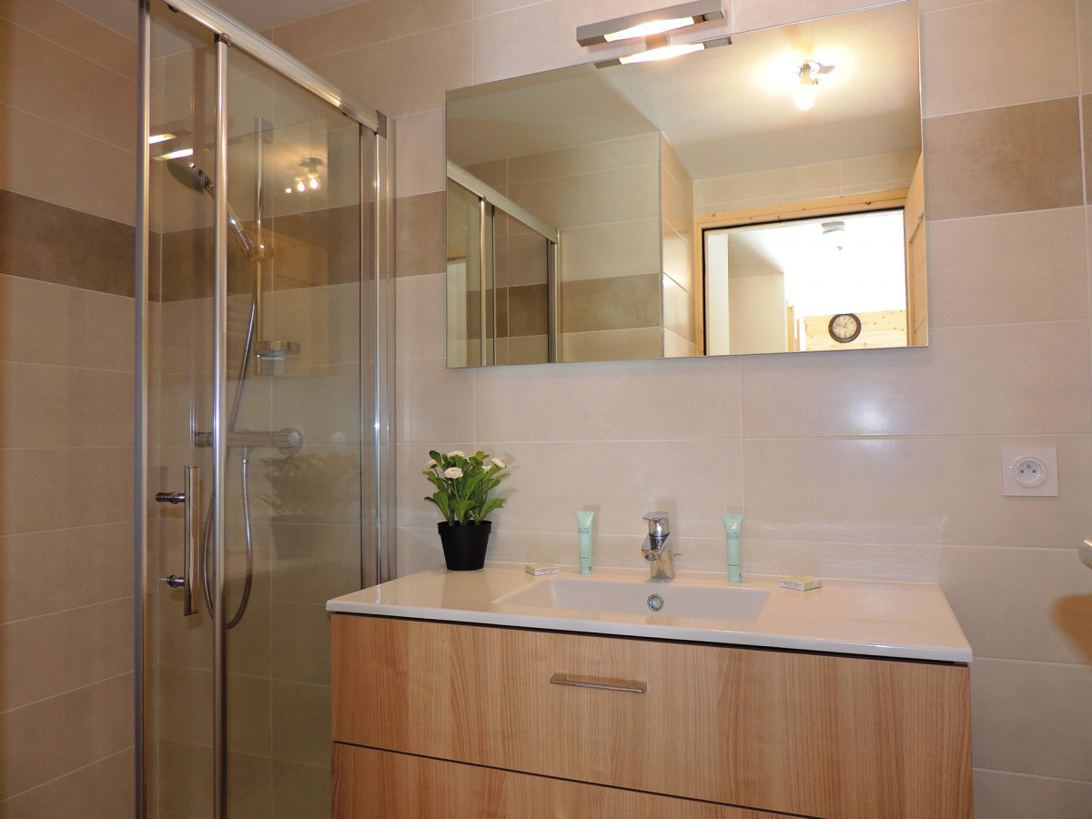 _lv_images__lot_0000000094_06_18482469