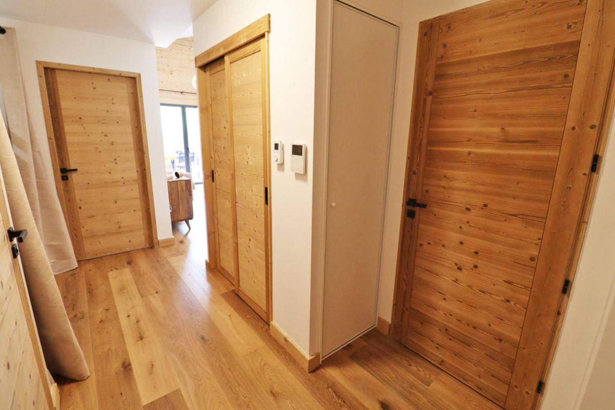 _lv_images__lot_0000000102_09_19382080