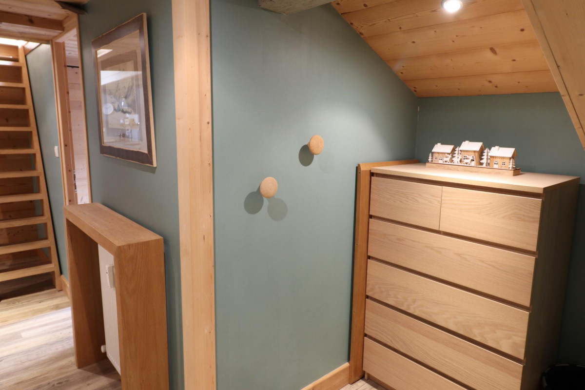 _lv_images__lot_0000000103_08_18061851