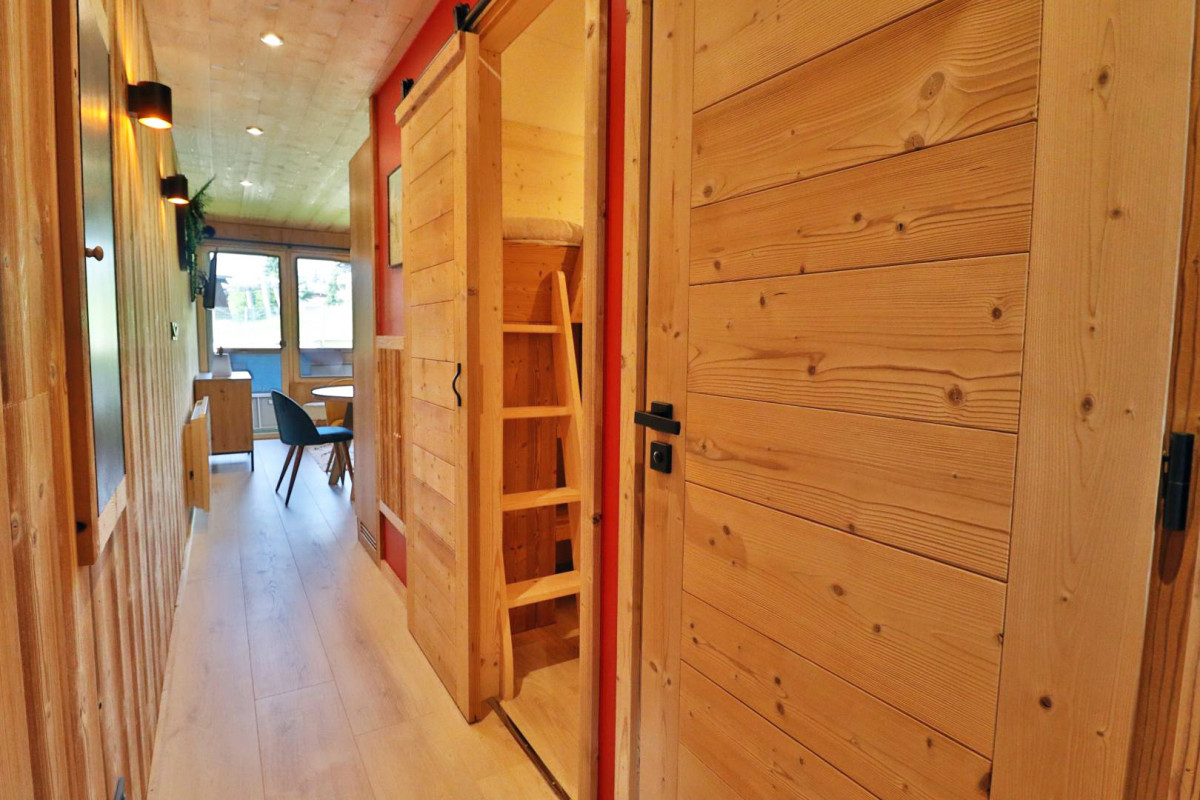 _lv_images__lot_0000000112_07_18053660