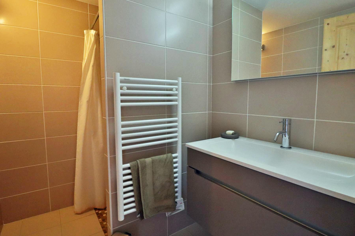 _lv_images__lot_0000000116_09_18487060 _lv_images__lot_0000000116_09_18487060