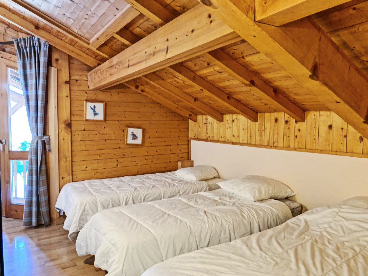 _lv_images__lot_0000000157_06_18926044