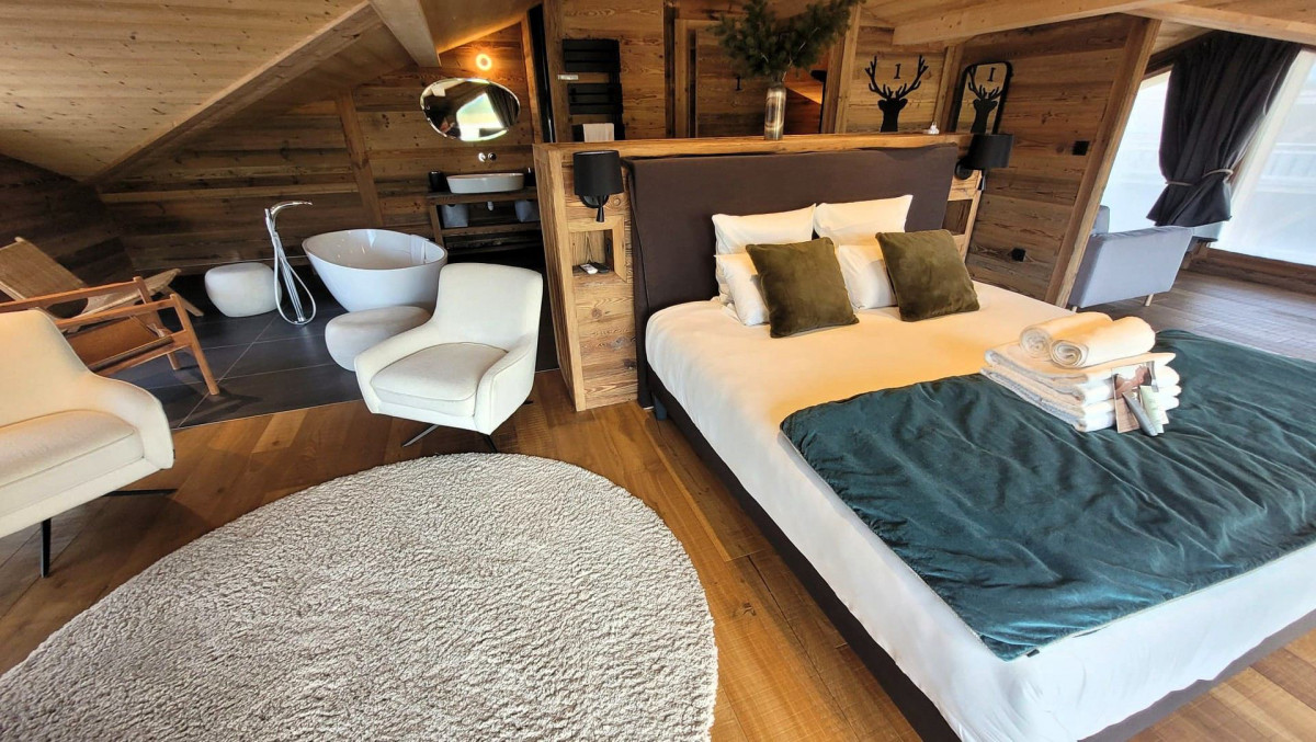 _lv_images__lot_0000000164_05_17865749