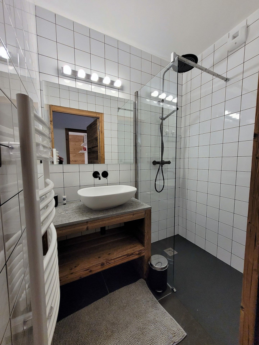 _lv_images__lot_0000000182_10_18483593 _lv_images__lot_0000000182_10_18483593