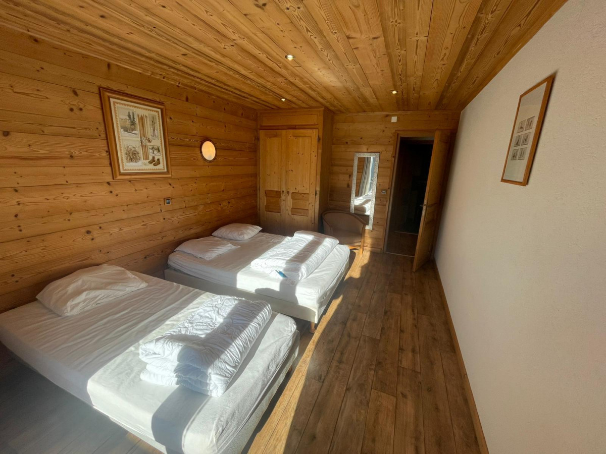 _lv_images__lot_0000000199_08_17866529