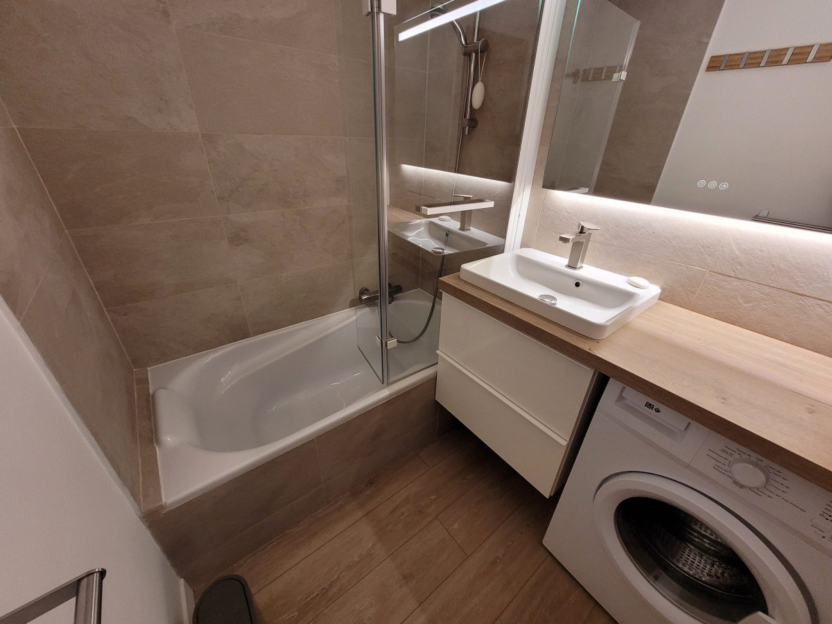 _lv_images__lot_0000000212_05_18927428