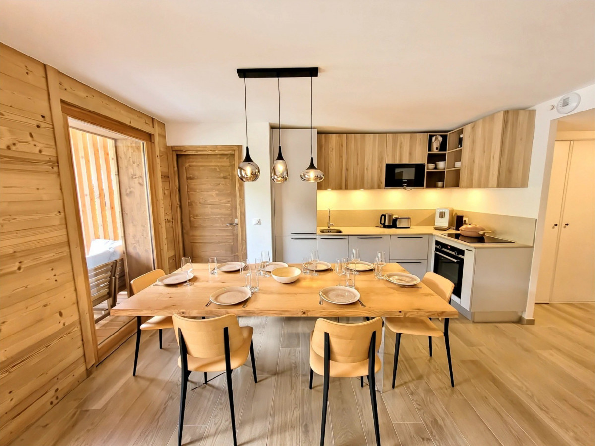 _lv_images__lot_0000000216_04_18482632