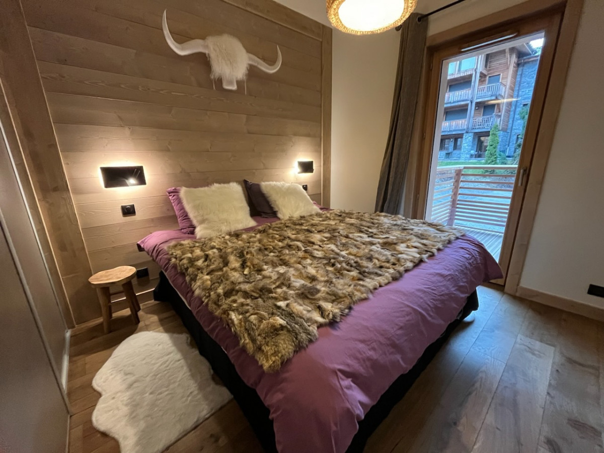 _lv_images__lot_0000000246_05_18484538