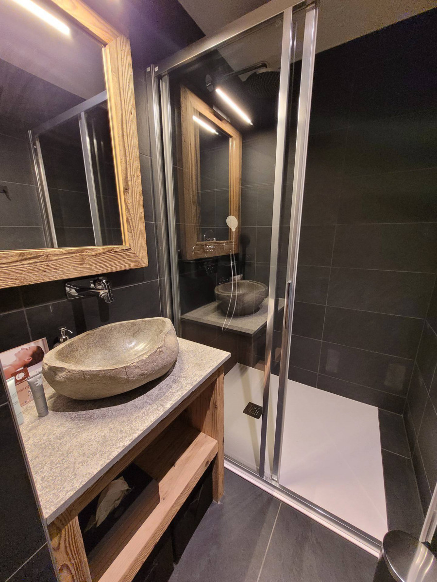 _lv_images__lot_0000000257_08_18360849