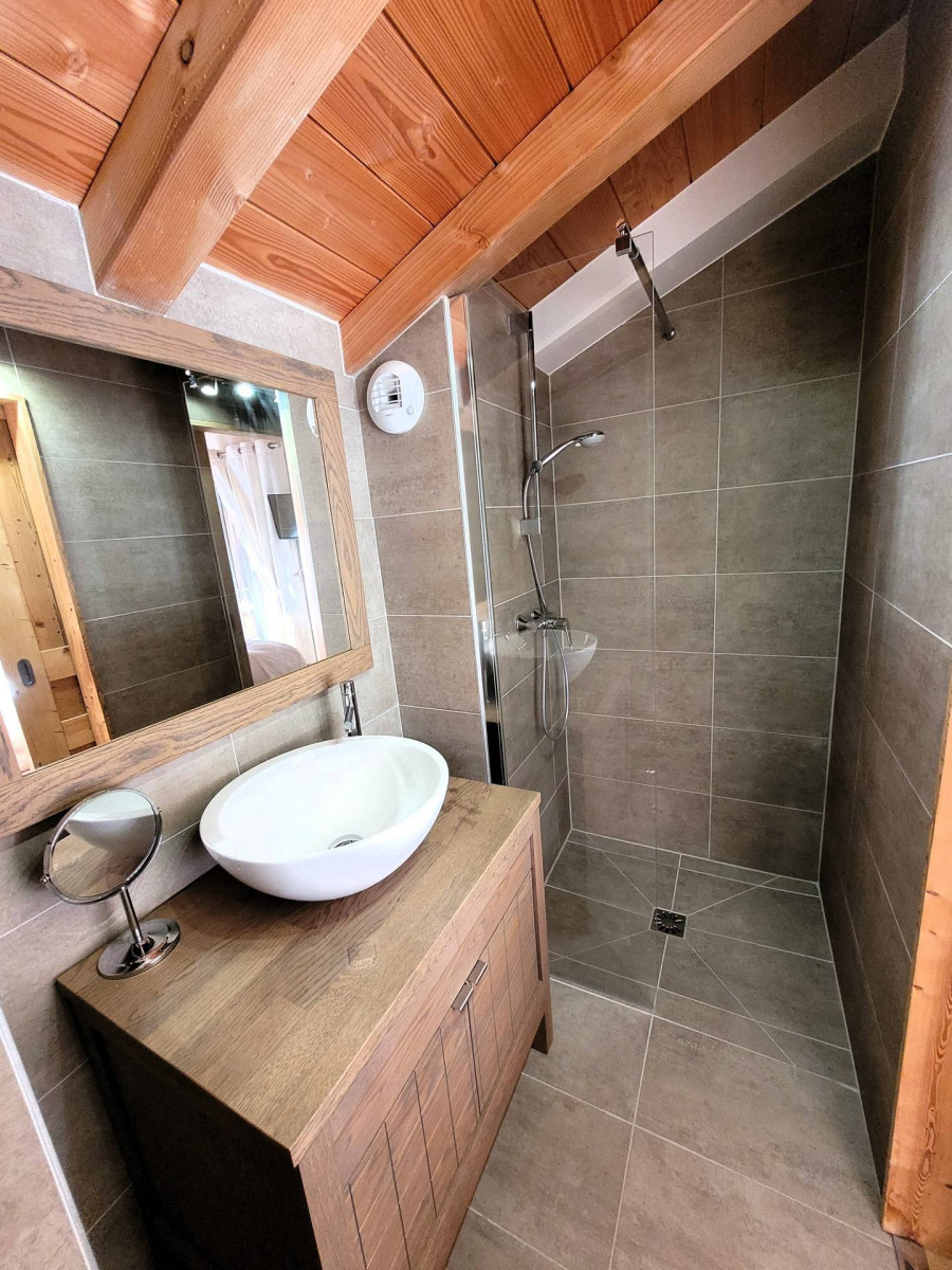 _lv_images__lot_0000000259_08_18926891