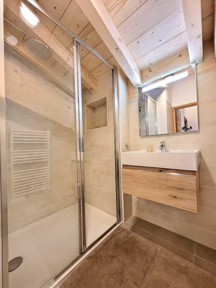 _lv_images__lot_0000000270_09_18925609