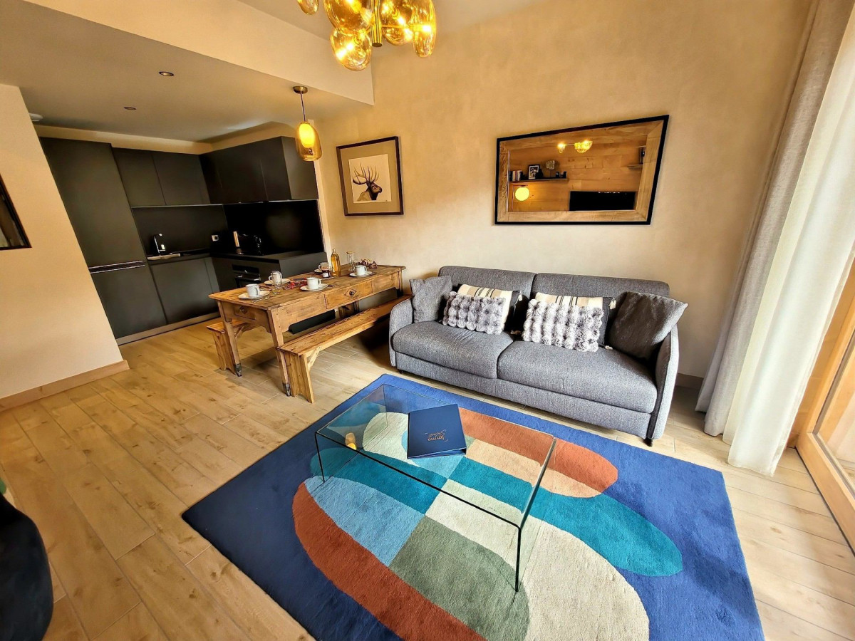 _lv_images__lot_0000000272_02_17865512