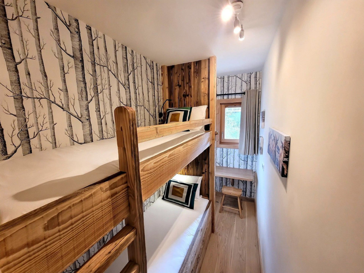 _lv_images__lot_0000000272_07_19225363