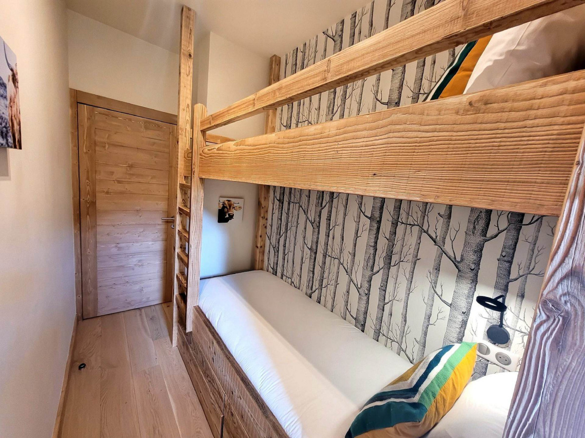 _lv_images__lot_0000000272_08_18369194